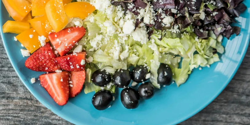 What cheese is used for the Colombian fruit salad?
