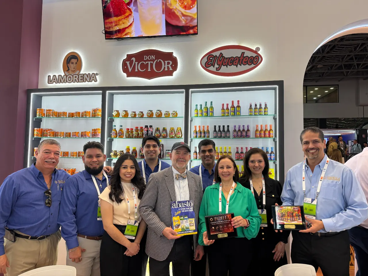 El equipo de Padilla Imports Sales and Marketing, liderado por Víctor Padilla Jr.