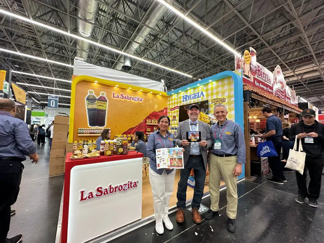 La Moderna_Francisco Lopez_Melissa Mendoza_Steve Sande